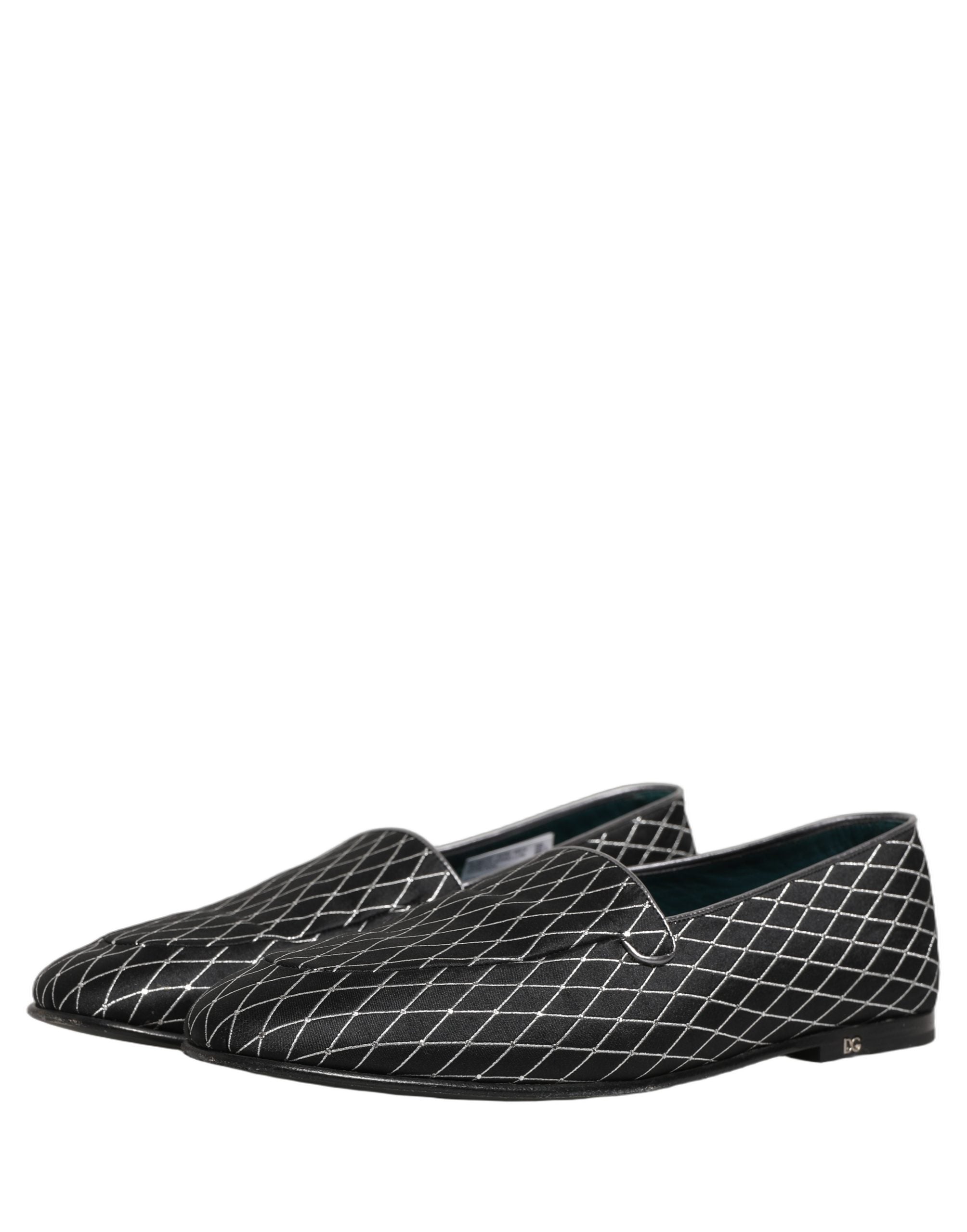 Chaussures loafers en velours noir Dolce & Gabbana avec broderie en forme de diamants, style élégant et sophistiqué.