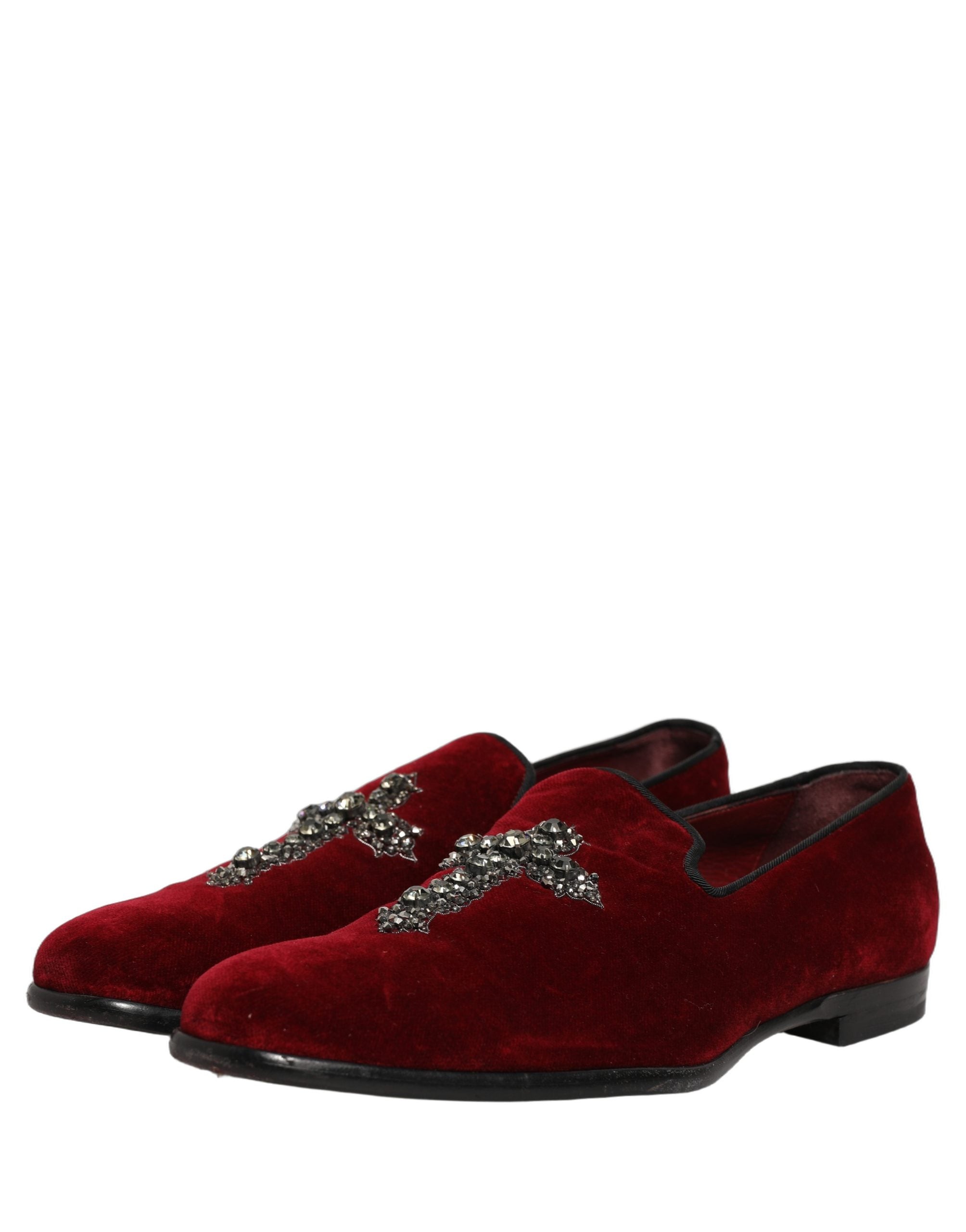 Chaussures mocassins Dolce & Gabbana en daim bordeaux pour femmes, style croisé et slip-on, élégantes et confortables.