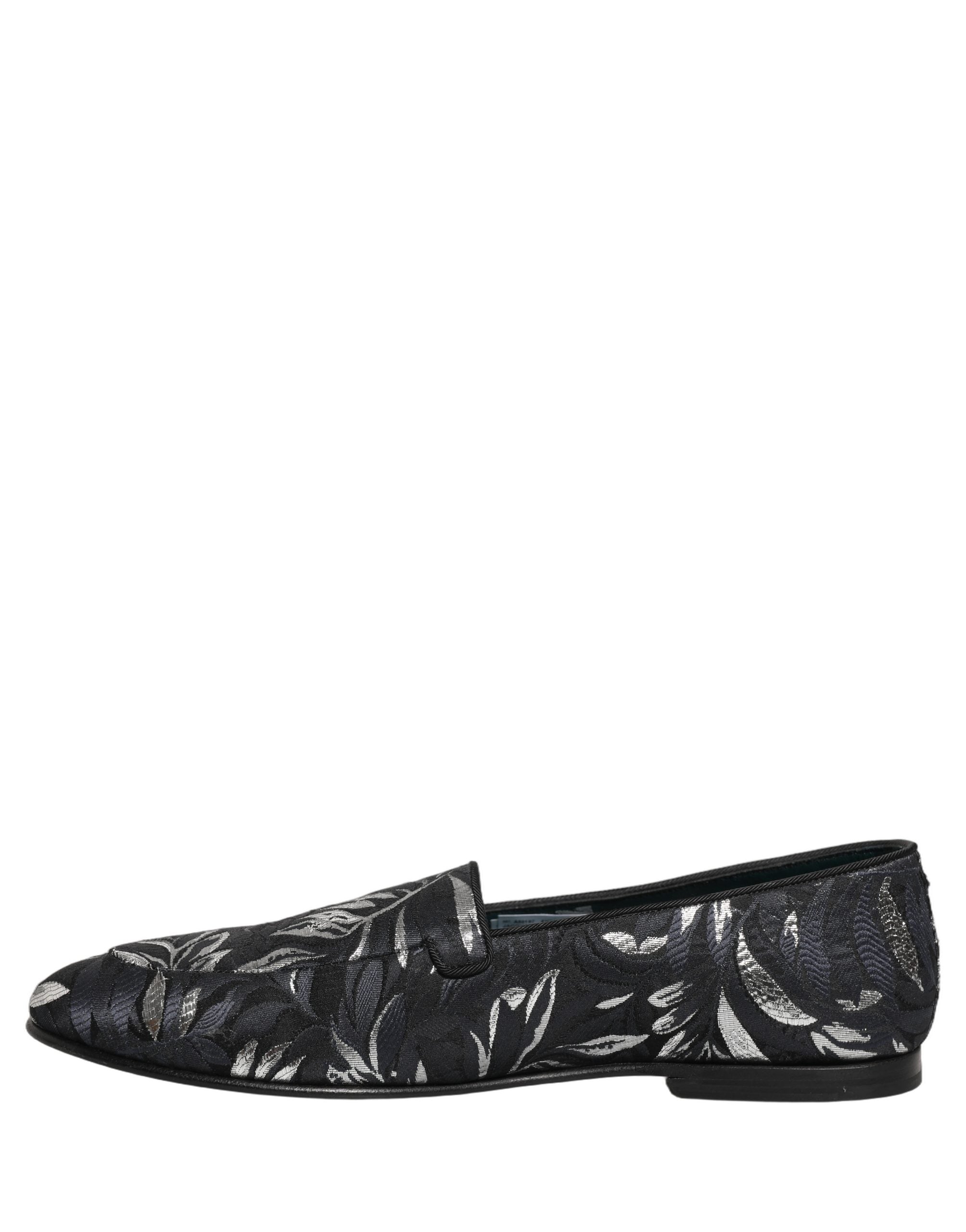 Chaussures loafers Dolce & Gabbana noires avec broderie feuilles pour homme, élégantes et stylées, visibles sur cette image.