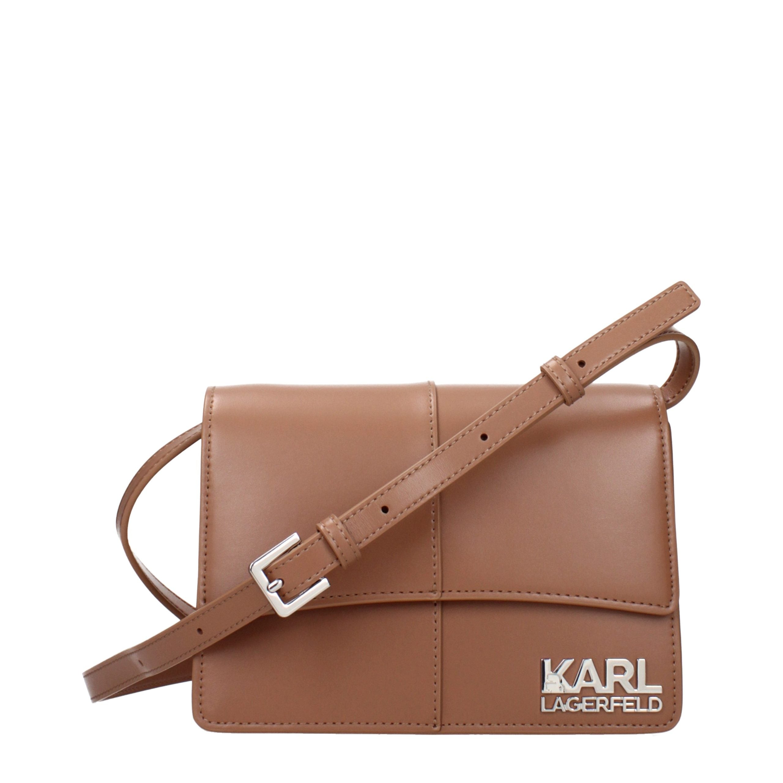 Sac bandoulière en polyéthylène marron de Karl Lagerfeld, avec logo et poignée ajustable, vue de face.