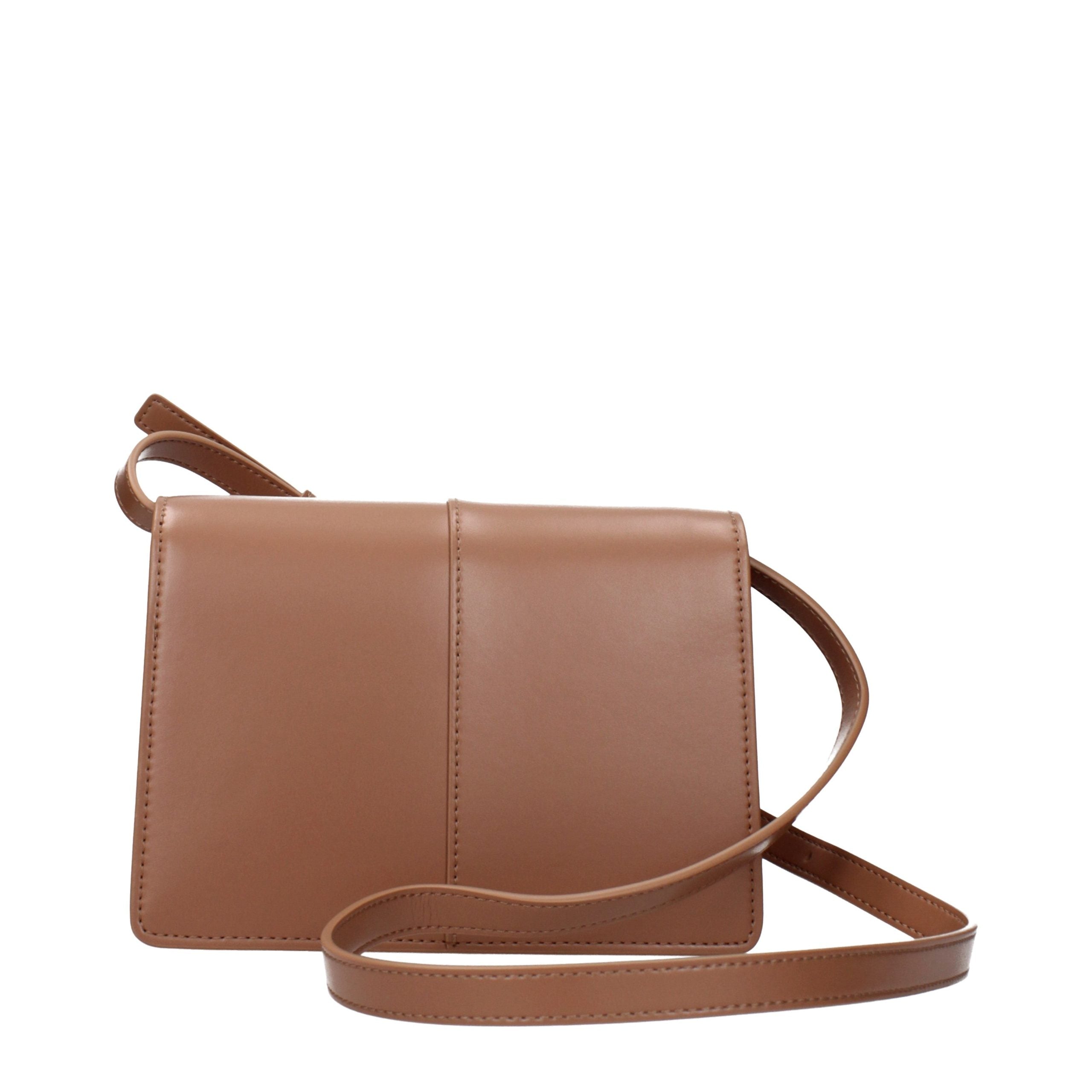 Sac à bandoulière en polyéthylène marron de Karl Lagerfeld, avec logo de la marque, visible sur le devant.