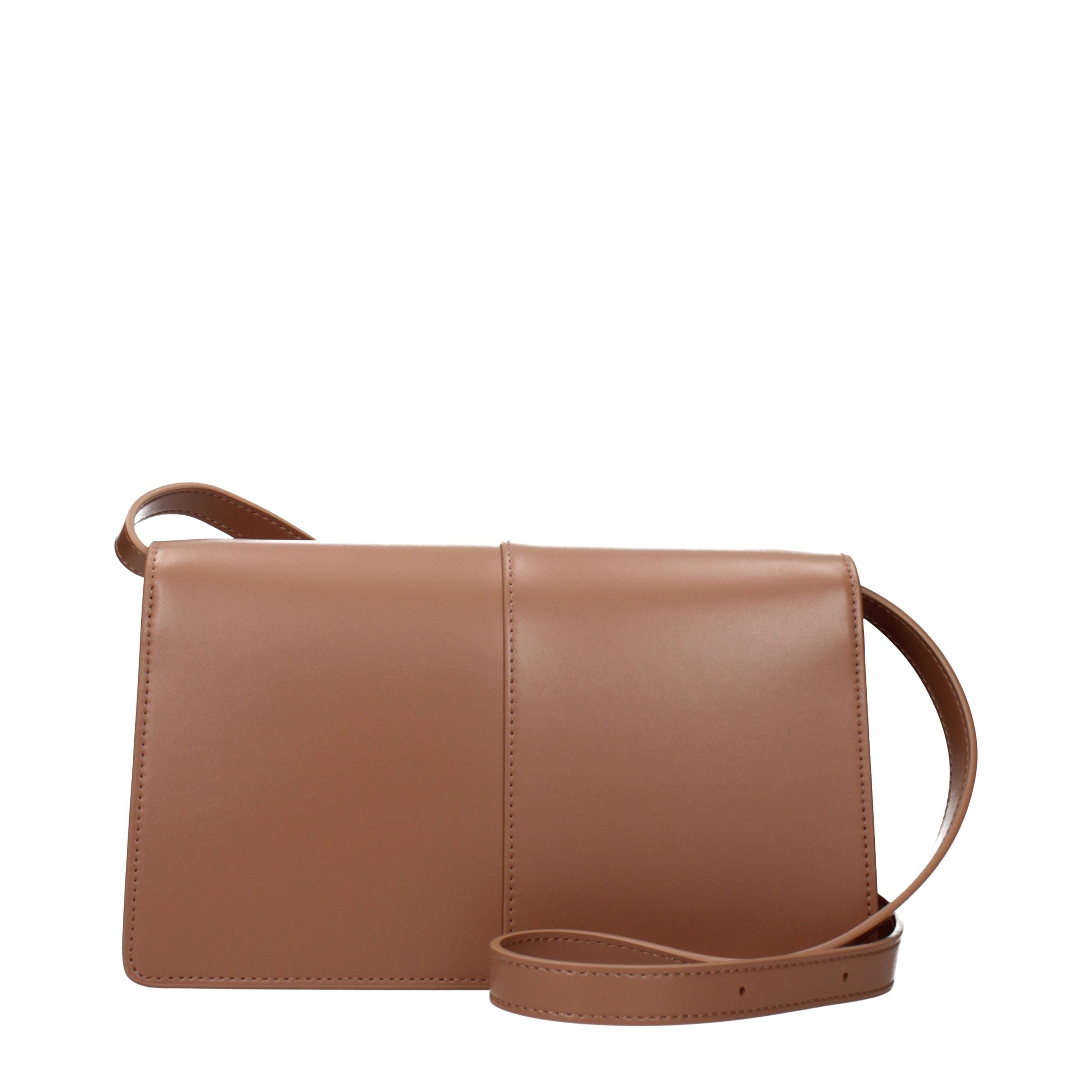 Sac bandoulière en polyéthylène marron de Karl Lagerfeld, design moderne et élégant, visible avec détails de la texture et la boucle.