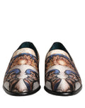 Chaussures loafers en velours Dolce & Gabbana à motif fruit multicolore, élégantes et colorées, visibles en gros plan.