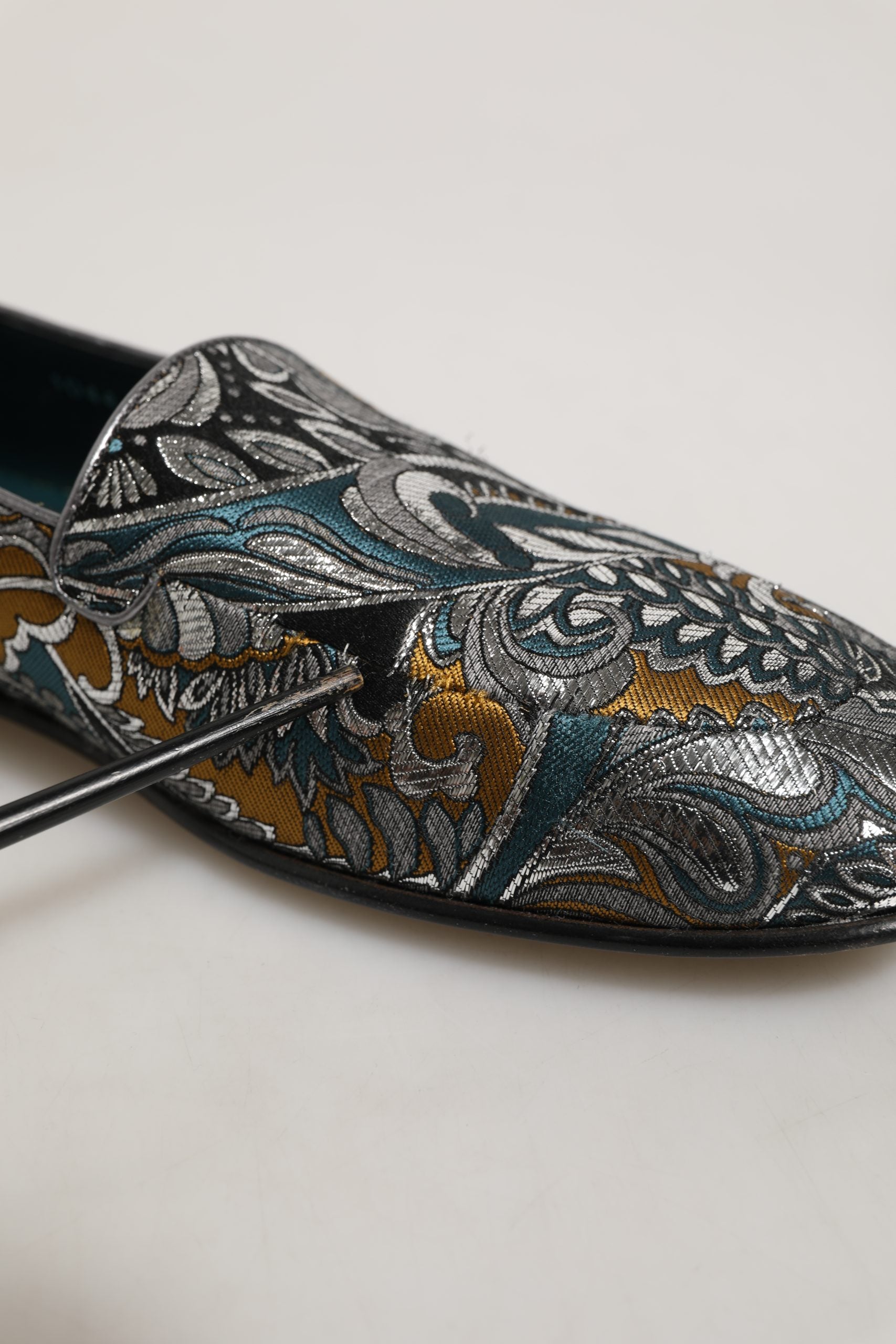 Chaussures mocassins pour homme Dolce & Gabbana en brocart multicolore à motif cachemire.