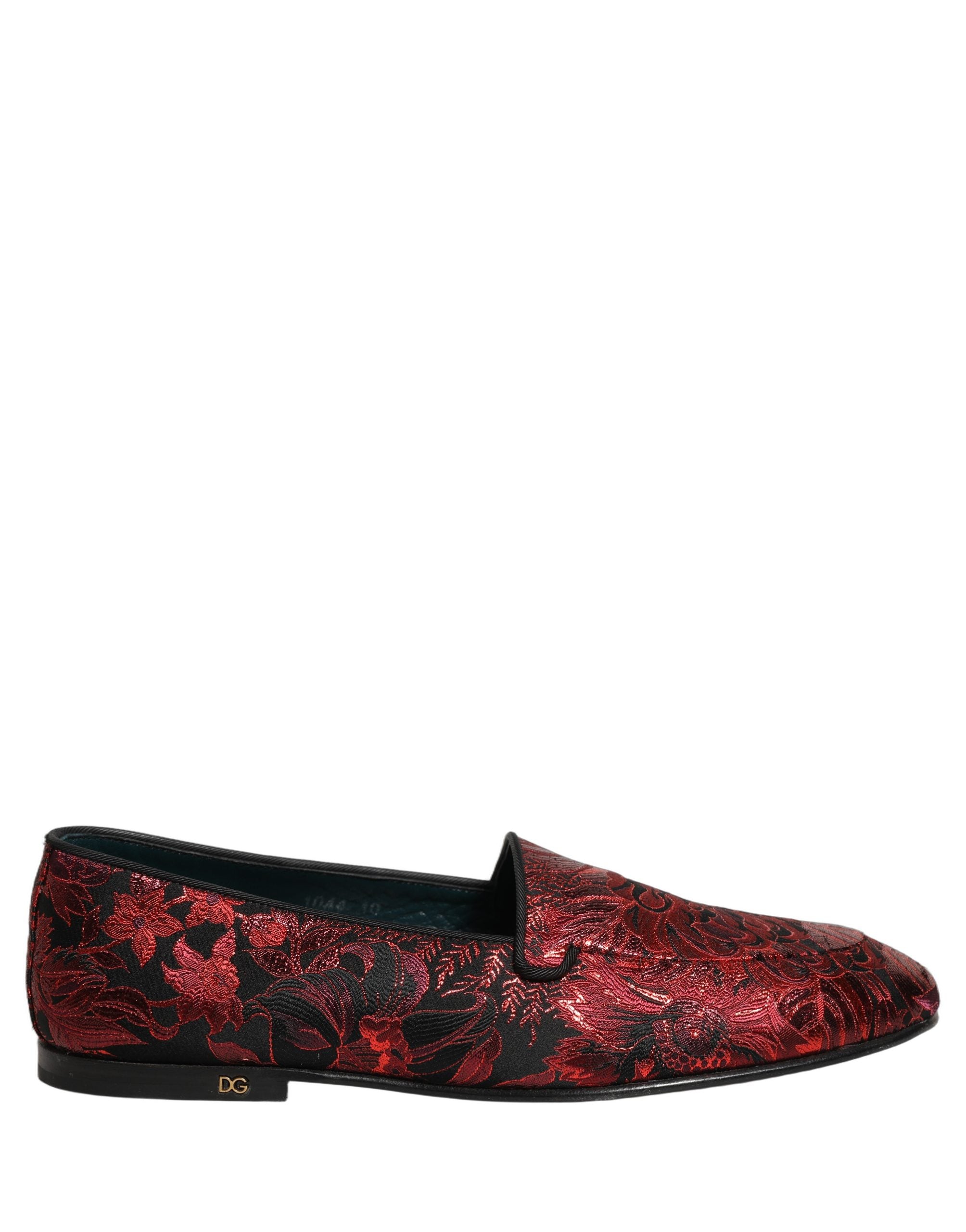 Chaussures mocassins Dolce & Gabbana en jacquard floral rouge, style slip-on, avec détails élégants et finition raffinée.