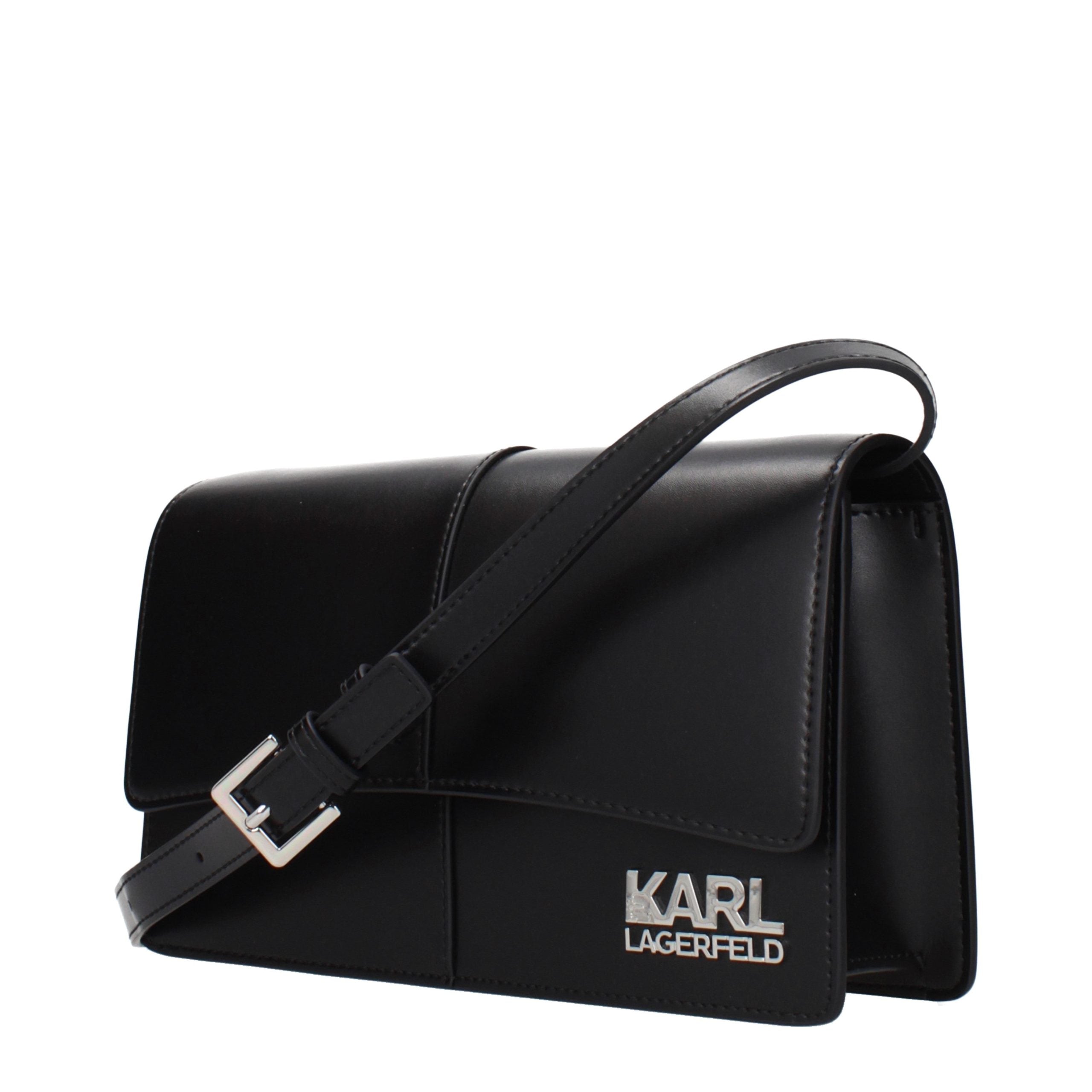 Sac à bandoulière en polyéthylène noir de Karl Lagerfeld, avec logo et détails modernes, porté sur une mannequin.
