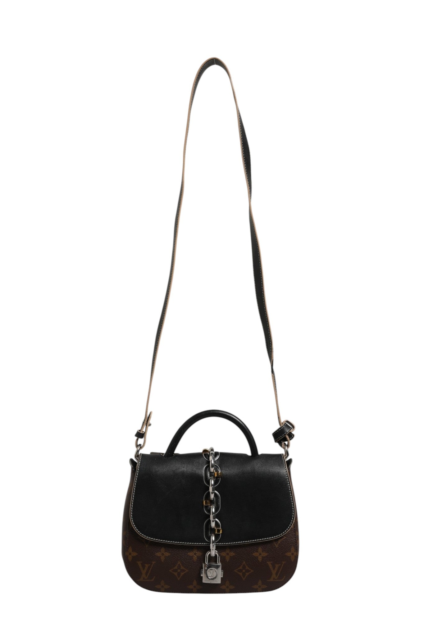 Sac à main Louis Vuitton Monogram Chain It en cuir de veau noir avec chaîne dorée, vue de face.