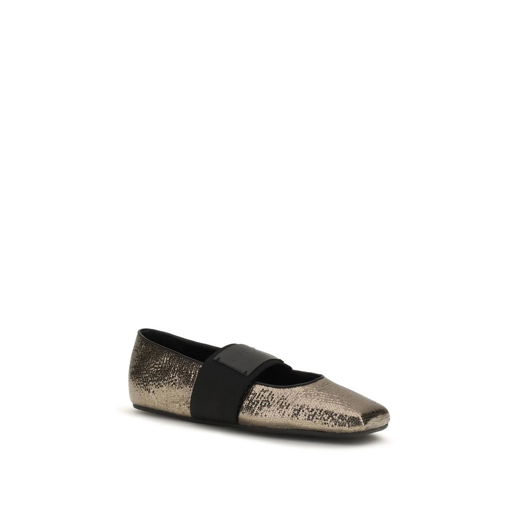 Chaussures ballerines Bos Taurus en cuir de veau doré de Givenchy, élégantes et raffinées, vues en gros plan.