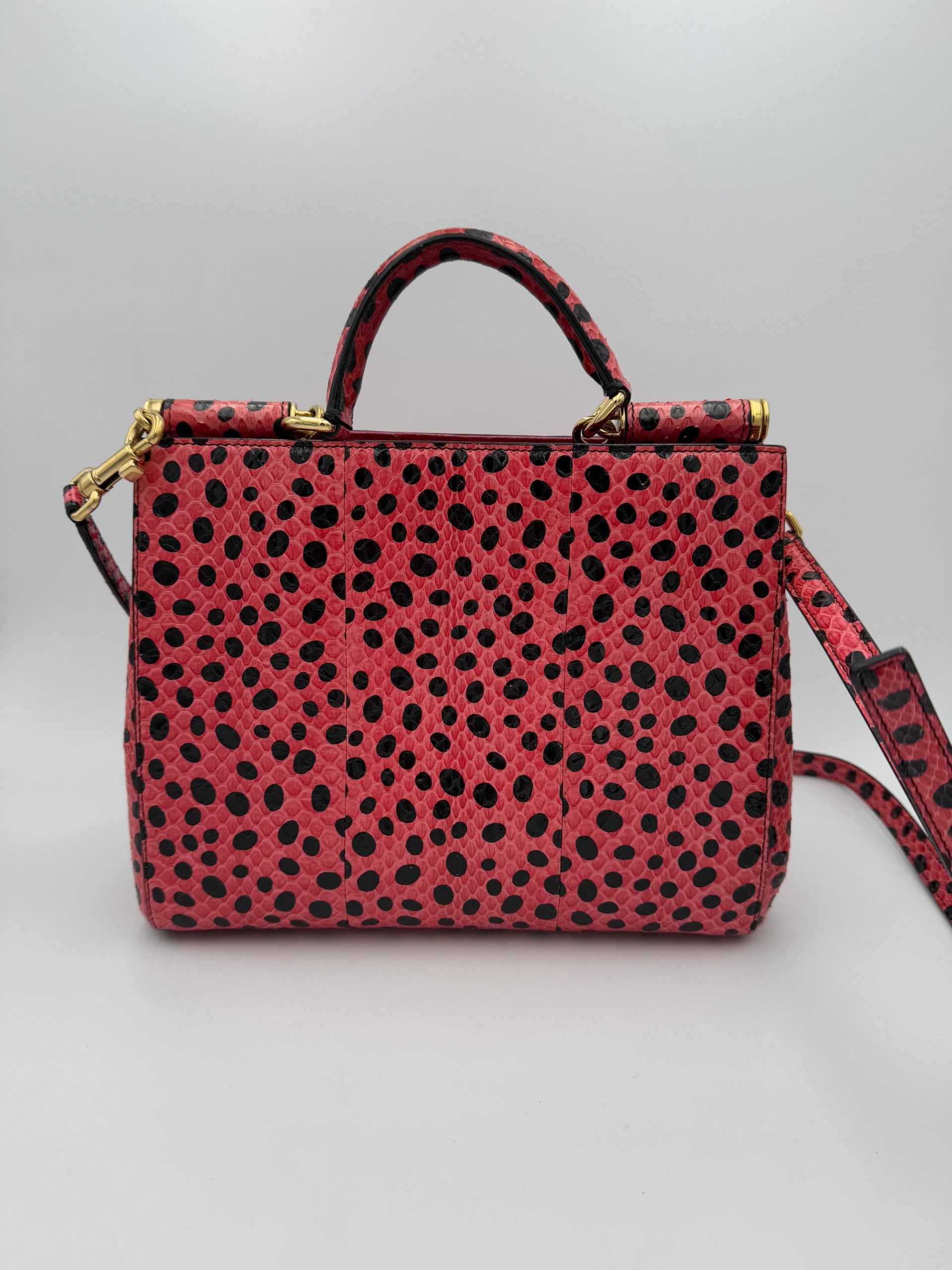 Sac à main Dolce & Gabbana Sicily en peau de reptile, design élégant et sophistiqué, couleur noire.