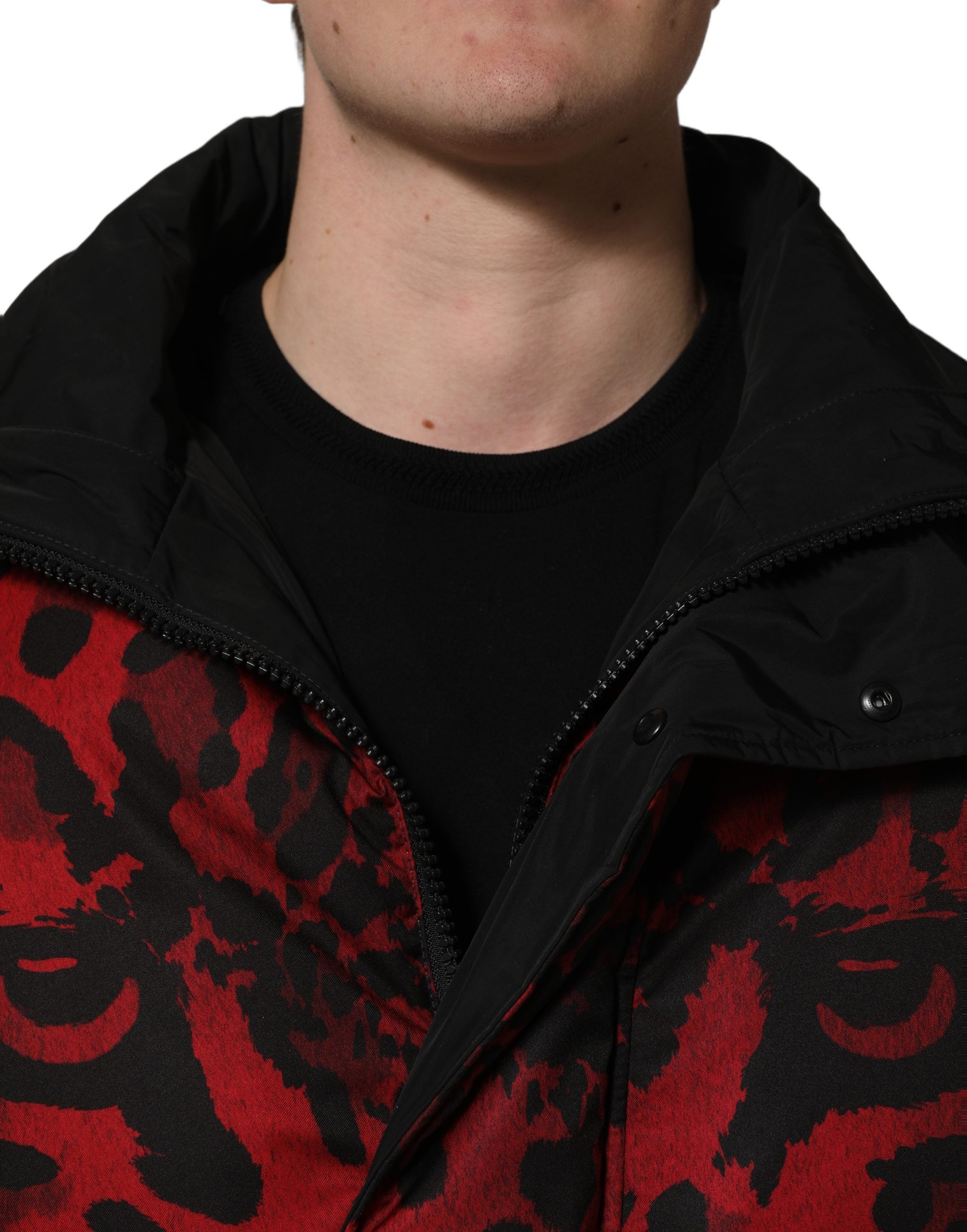 Doudoune réversible Dolce & Gabbana à motif animal rouge et noir, puffer chaud et élégant, pour femme.