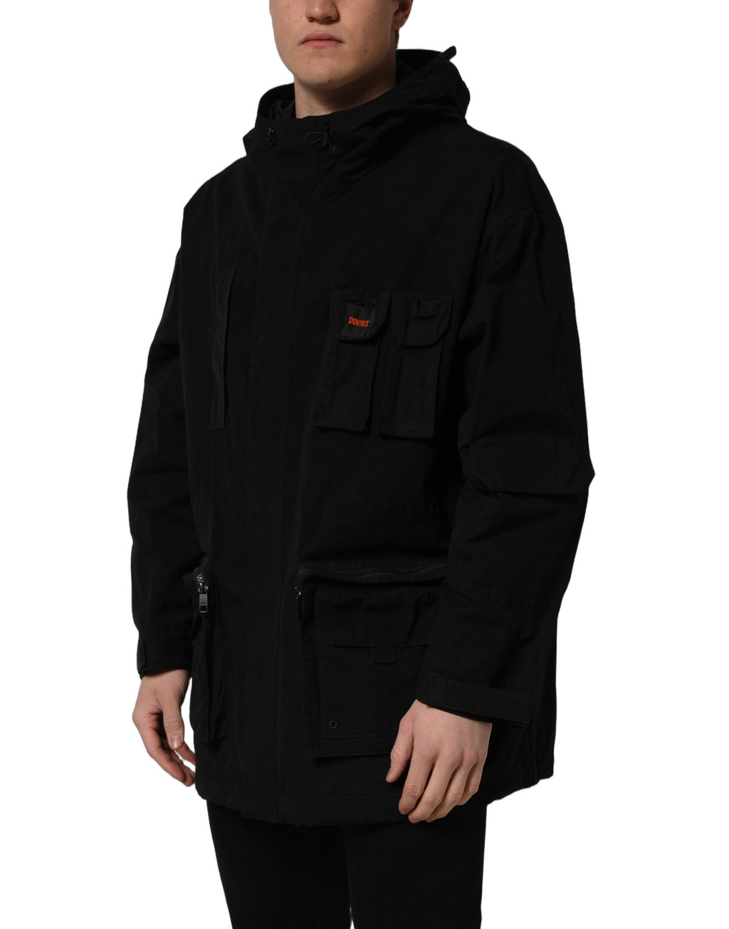 Veste coupe-vent noire en nylon pour homme Dolce & Gabbana avec capuche, détails modernes et style élégant.