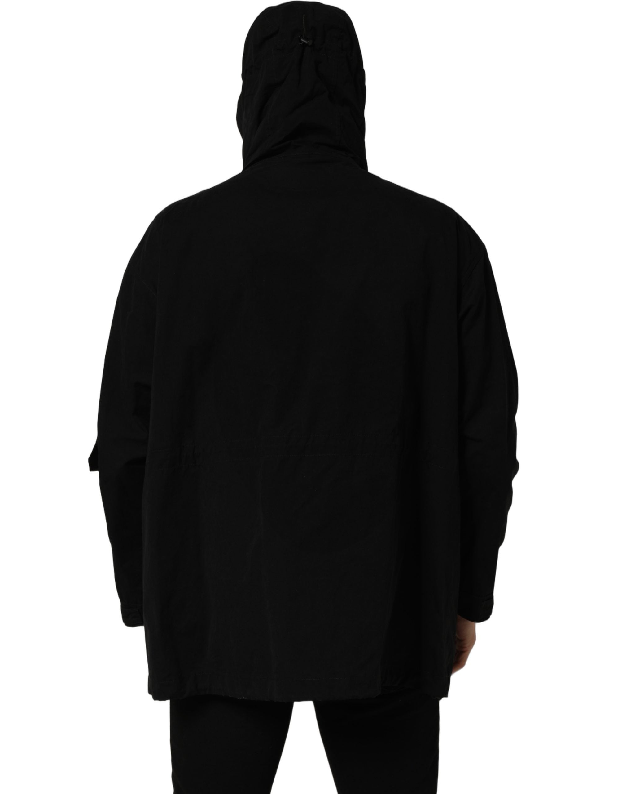 Veste coupe-vent noire en nylon pour homme de Dolce & Gabbana avec capuche, style décontracté et détails modernes.