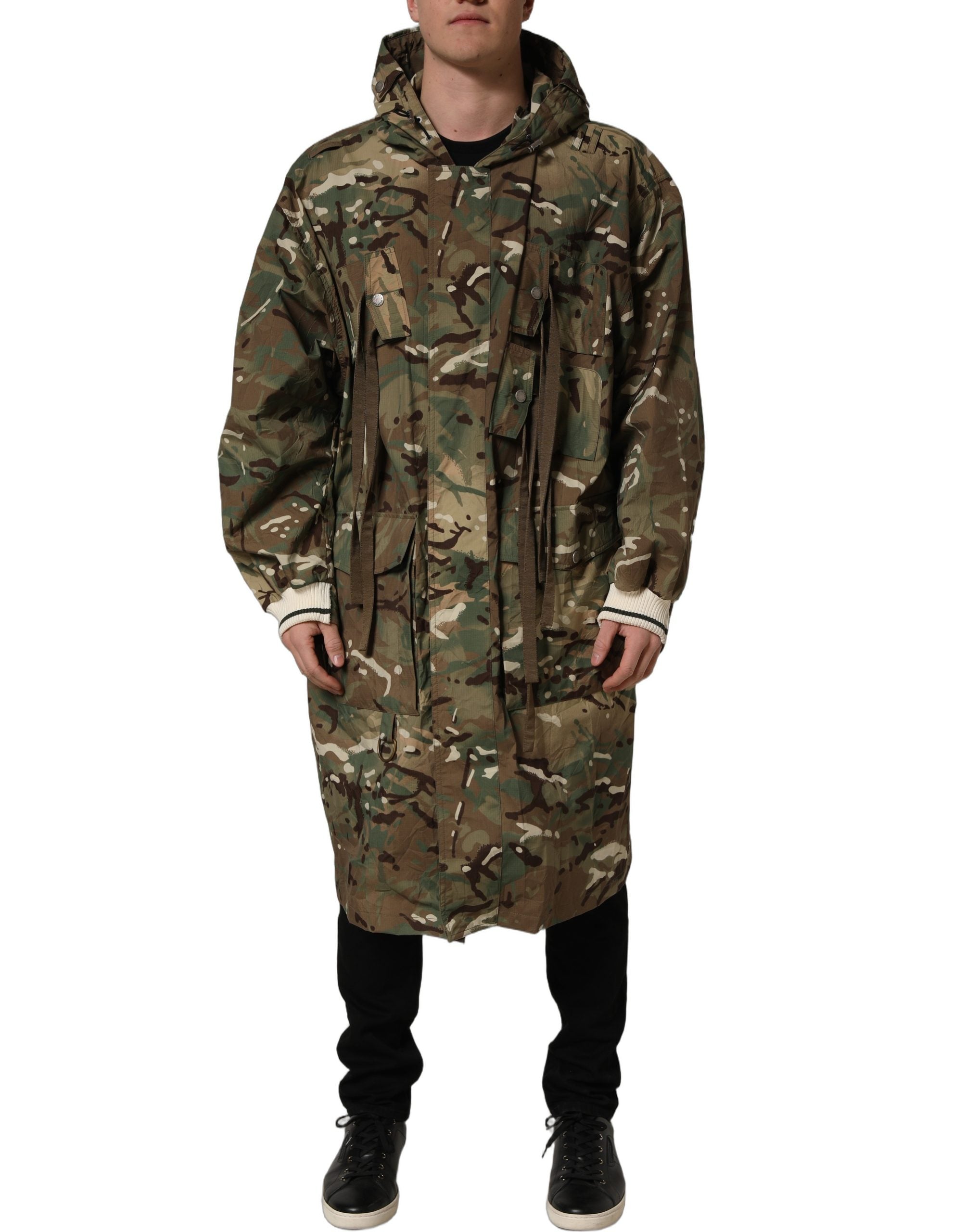 Veste à capuche camouflage multicolore Dolce & Gabbana, manteau décontracté avec motif coloré et coupe moderne.