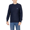 Sweatshirt en coton bleu Hugo Boss, coupe classique, col rond, logo discret sur la poitrine, porté sur un mannequin.