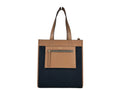 Sac à main Burberry Small Pocket Tote Manzon, en cuir avec logo emblématique et poche avant, vue de face.
