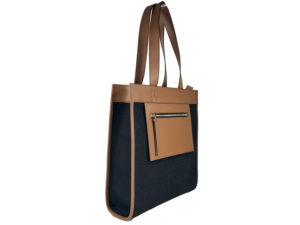 Sac à main Burberry Small Pocket Tote Manzon avec poche, en toile à carreaux classiques et détails en cuir brun.