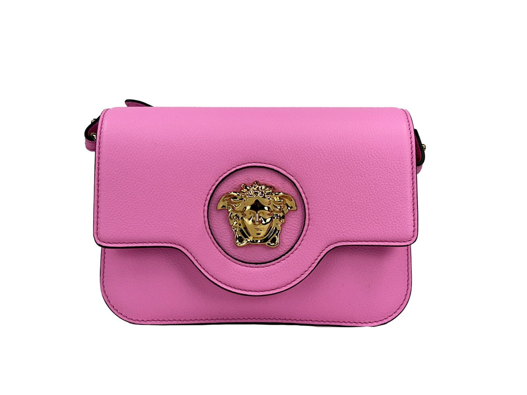 Sac à bandoulière en cuir rose Versace La Medusa avec logo emblématique et détails de luxe.