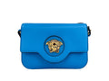 Sac à bandoulière en cuir bleu Versace La Medusa, avec logo emblématique et détails luxueux, idéal pour un style sophistiqué.