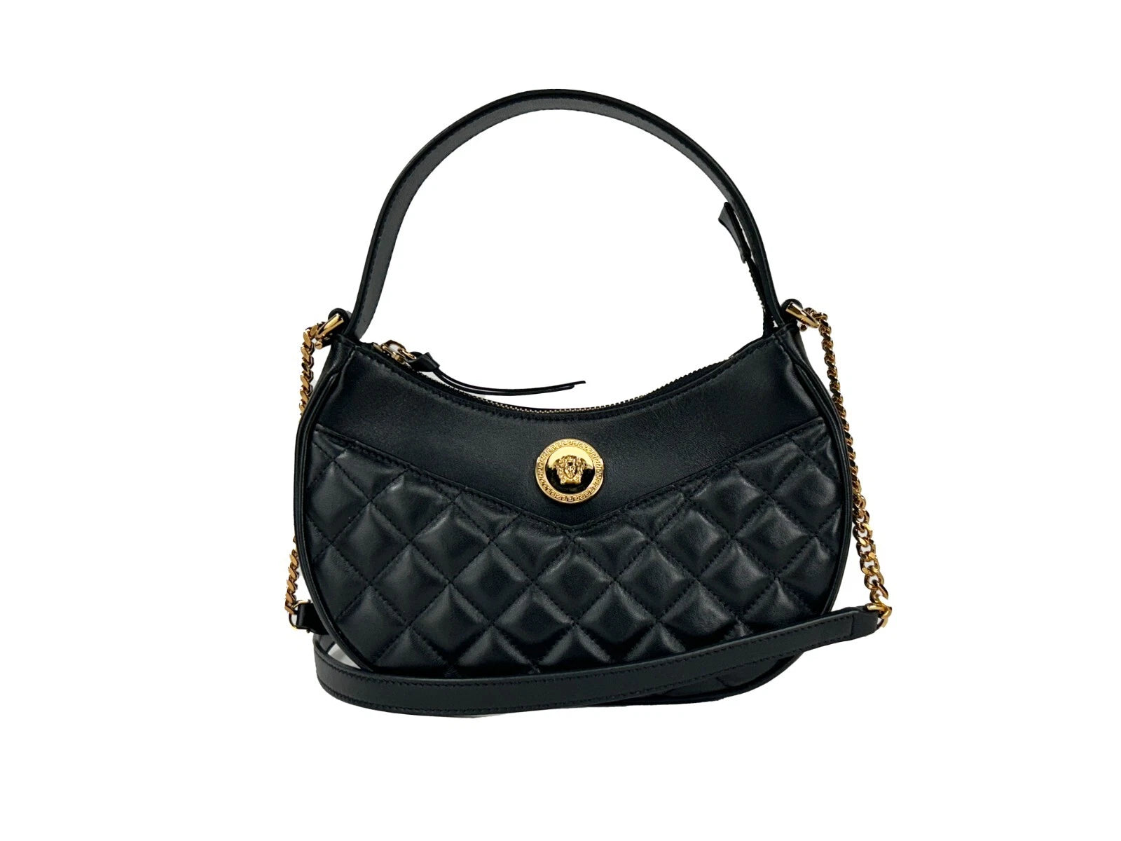 Sac à main à bandoulière en cuir noir matelassé Versace, forme demi-lune avec chaîne ornementale.