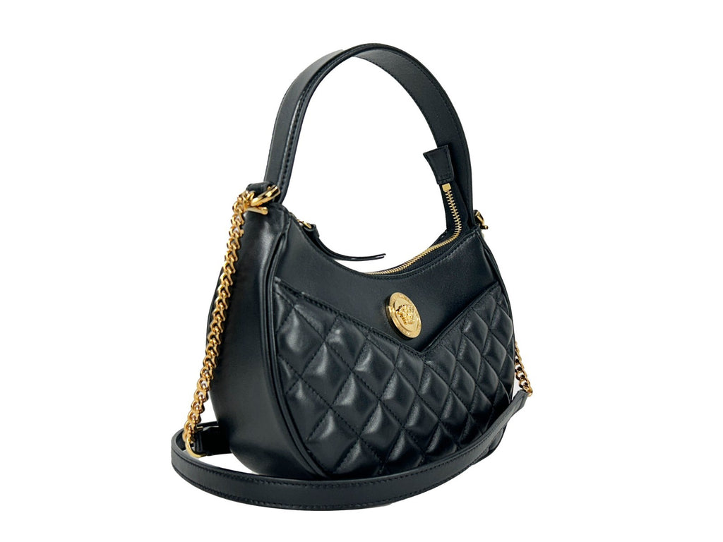 Sac à main bandoulière en cuir noir matelassé en forme de demi-lune de la marque Versace.