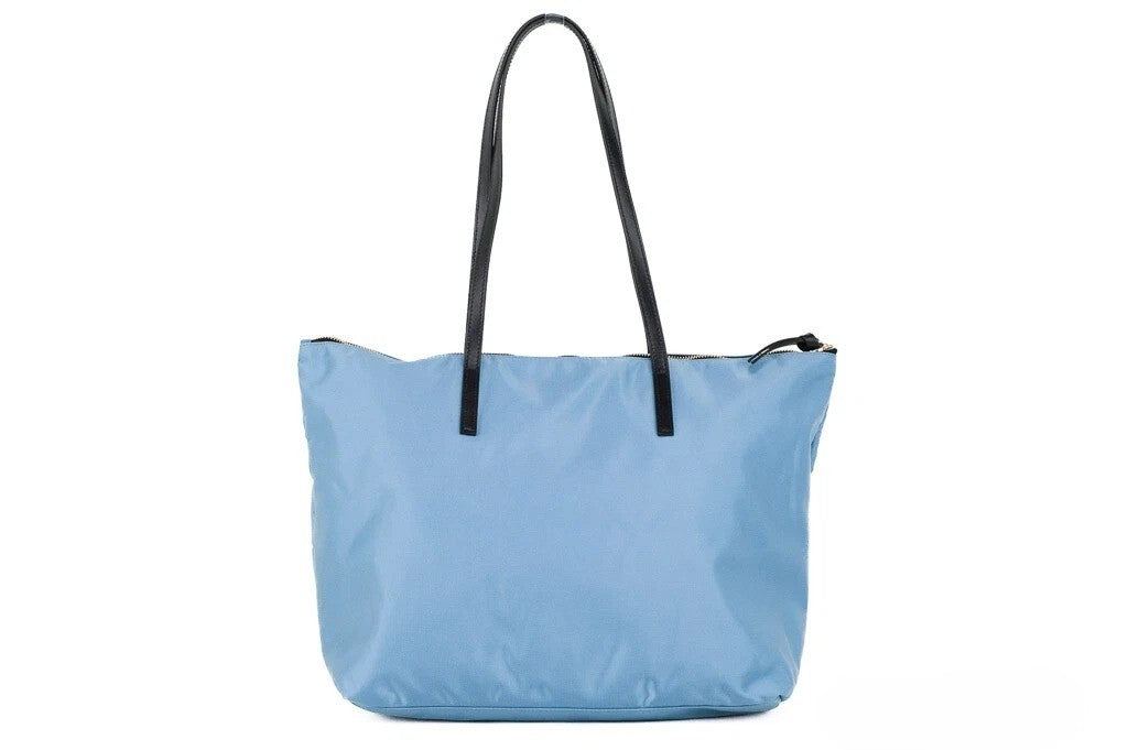 Sac à main tote Versace Portuna Medusa en nylon bleu corbeau avec détails en cuir, taille moyenne, design élégant et sophistiqué.