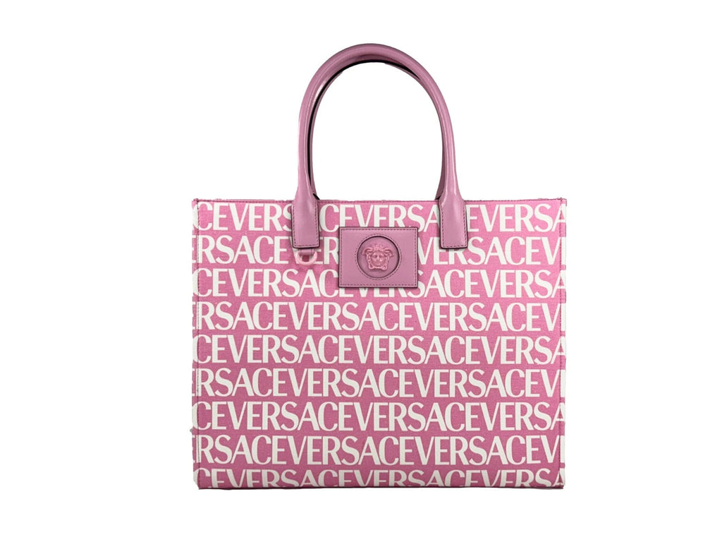 Grand sac fourre-tout en toile Versace Medusa rose bébé avec logo en or et détails élégants, idéal pour transporter des affaires.