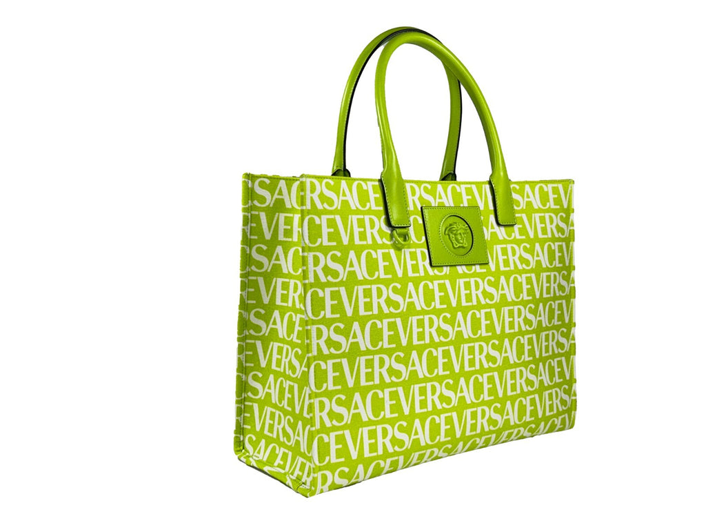 Grand sac tote en toile de canvas avec motif Medusa de Versace, logo distinctif et design élégant.