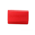 Sac bandoulière Burberry Hampshire en cuir rouge embossé avec logo, petit format, style élégant et sophistiqué.