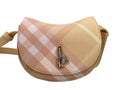 Sac à bandoulière Burberry Mini Check Rocking Horse en tissu à motif tartan, avec détails en cuir et logo visible.