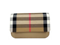 Sac à bandoulière en cuir noir Burberry Madison Small avec motif à carreaux emblématique, idéal pour un style élégant.