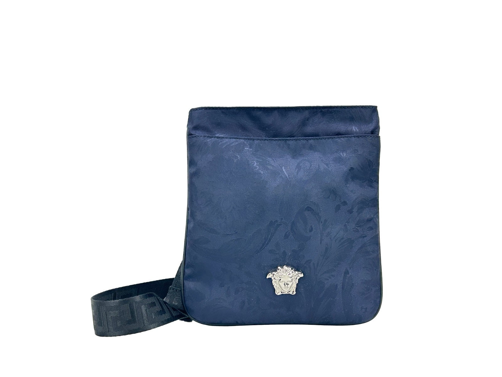Sac bandoulière plat Versace Medusa avec logo et motif emblématique, noir, en cuir élégant et sophistiqué.