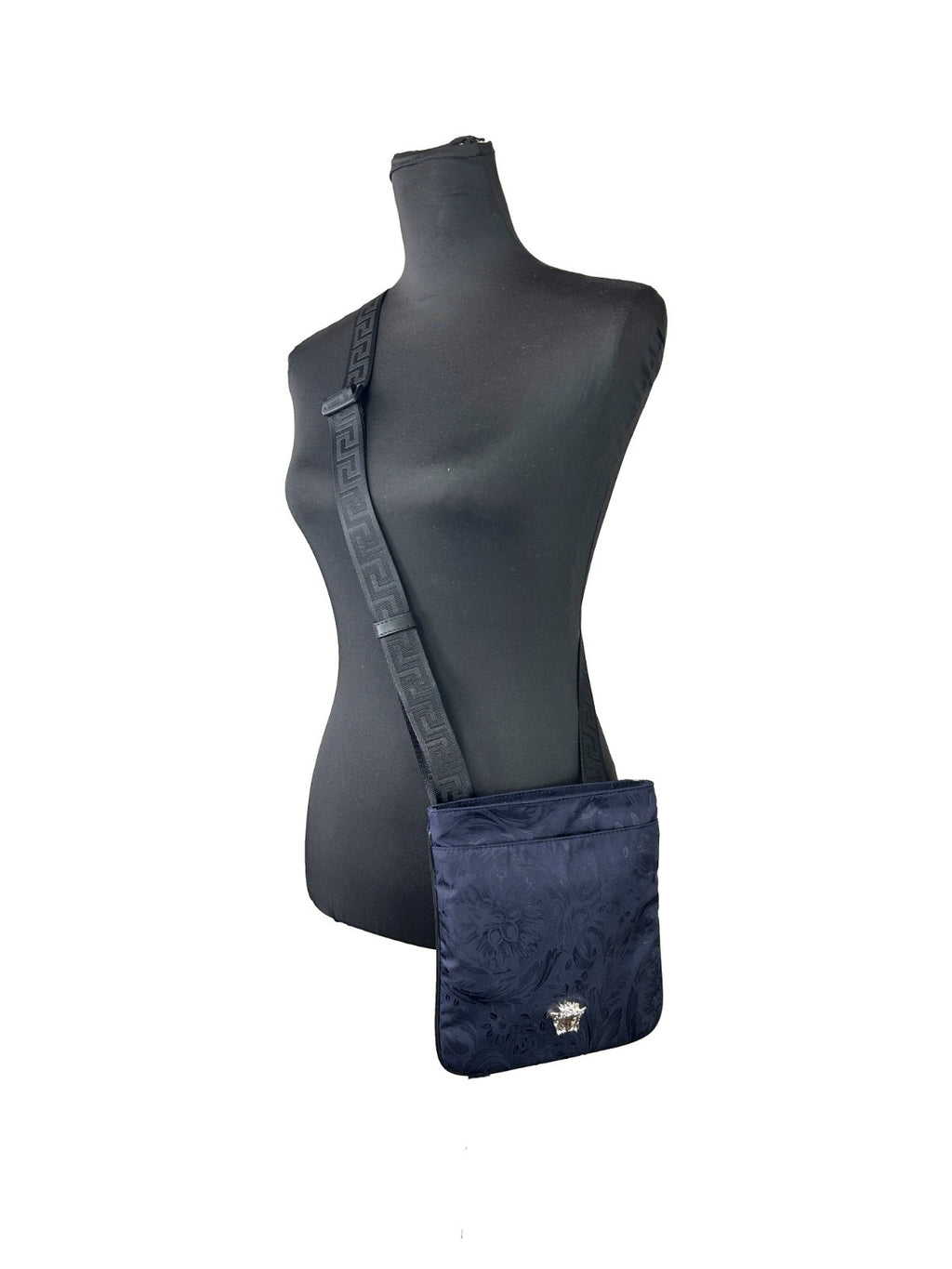 Sac à bandoulière plat Versace Medusa avec logo emblématique et motif en or, en cuir noir élégant.