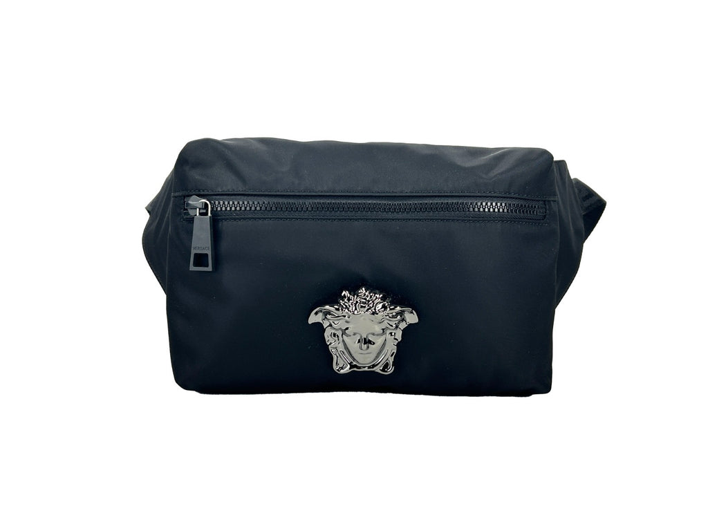 Sac banane Versace Medusa en nylon noir, ceinture portefeuille élégante pour la taille, avec logo emblématique.
