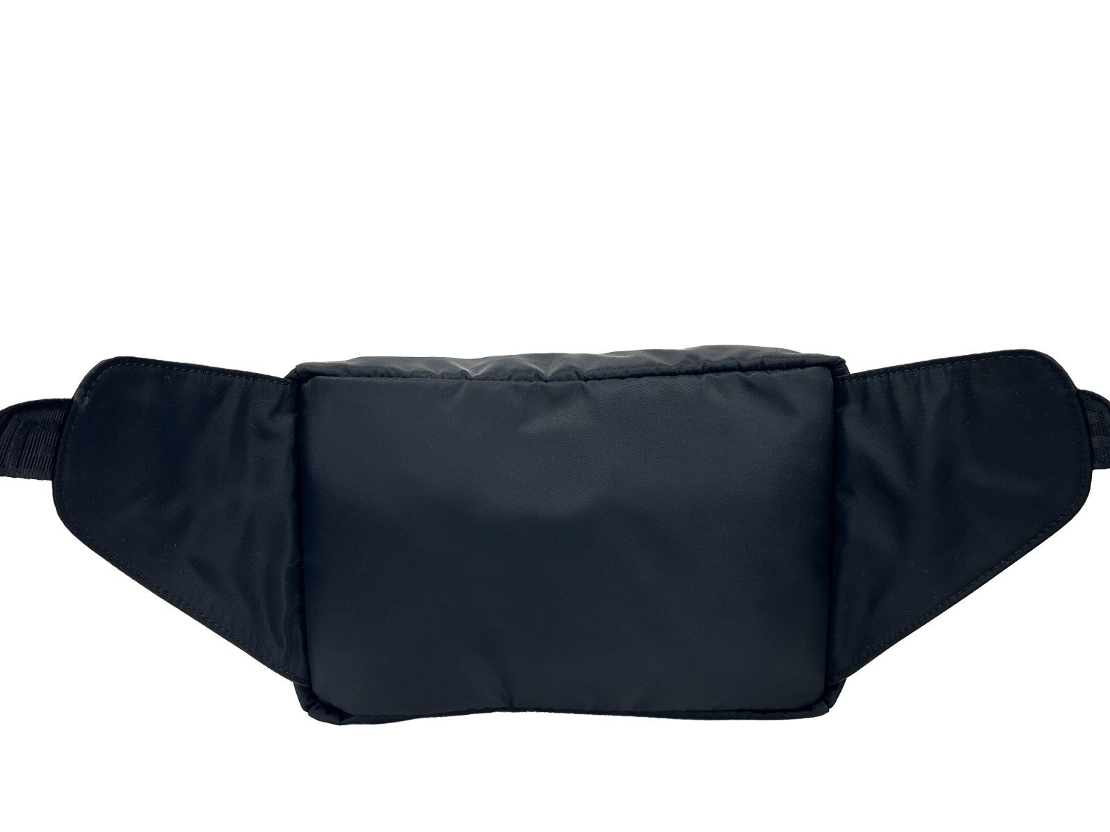 Sac banane noir Versace Medusa en nylon avec logo emblématique, ceinture pratique et élégante pour le quotidien.