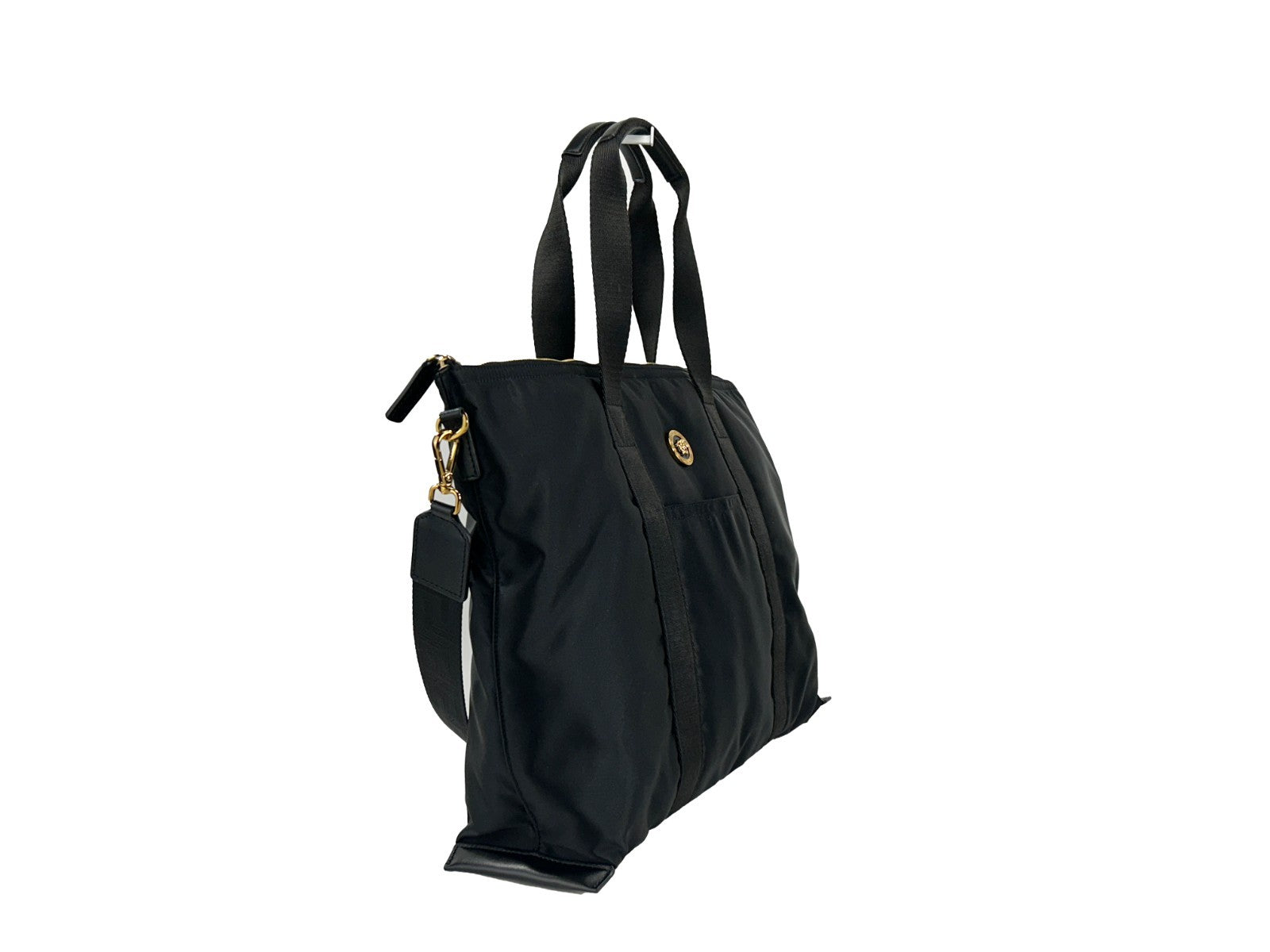Sac tote en nylon noir Versace La Medusa avec logo emblématique, porté sur l'épaule, pour un style élégant et sophistiqué.
