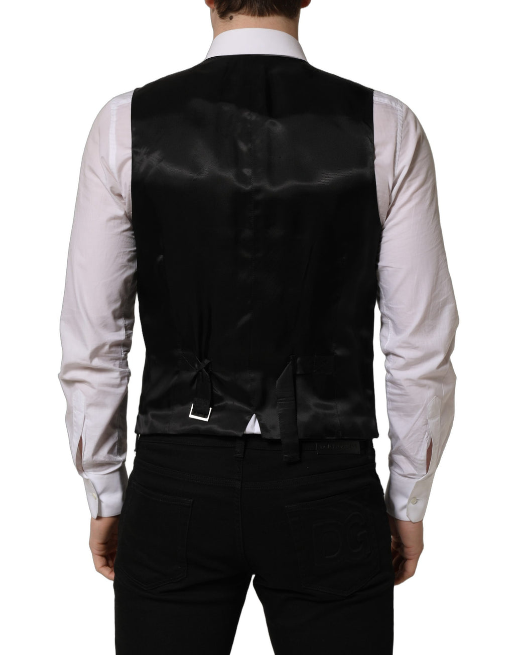 Gilet en laine noir Dolce & Gabbana à boutonnière simple, détail élégant et coupe ajustée, porté sur un mannequin.