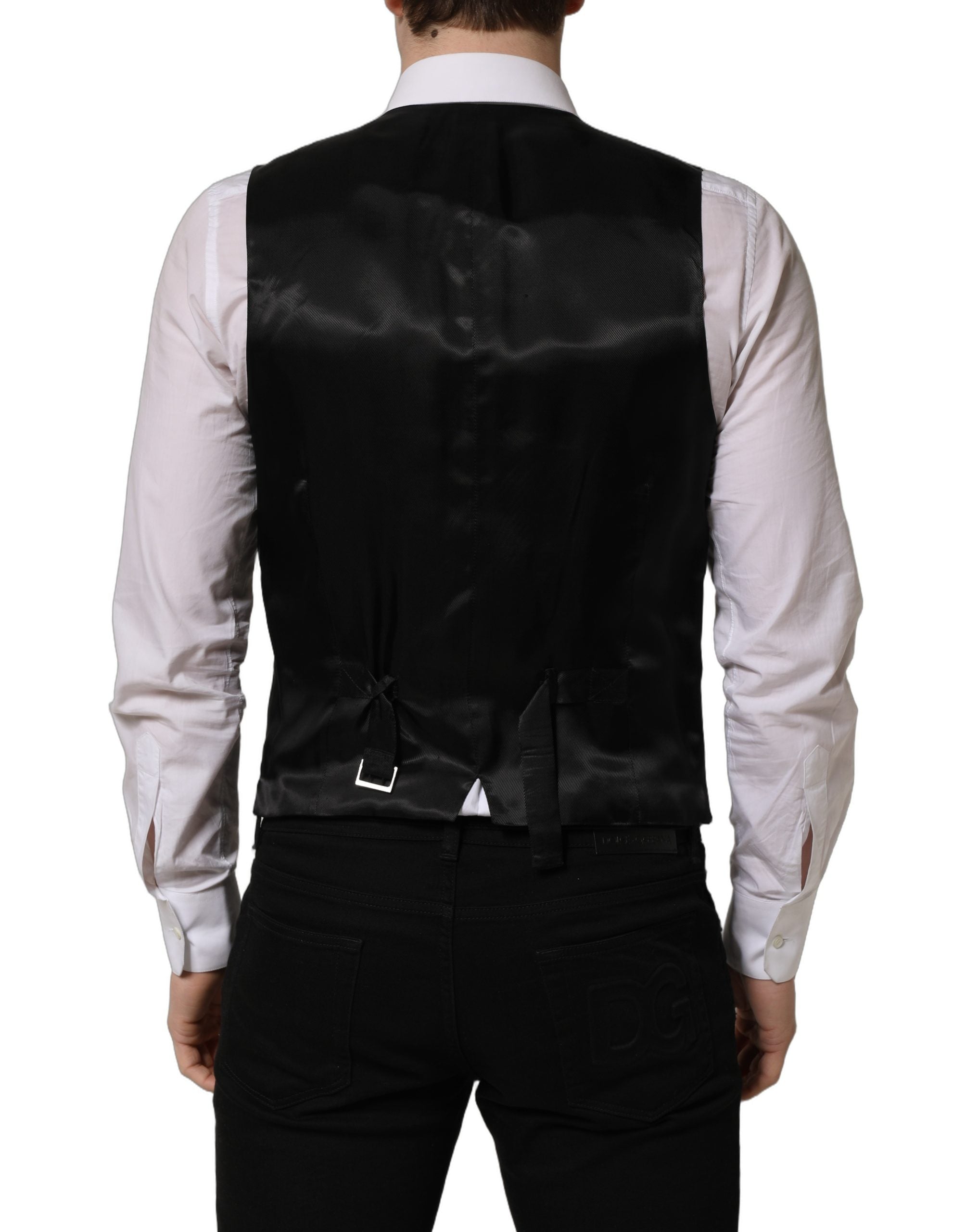Gilet en laine noir Dolce & Gabbana à boutonnière simple, détail élégant et coupe ajustée, porté sur un mannequin.