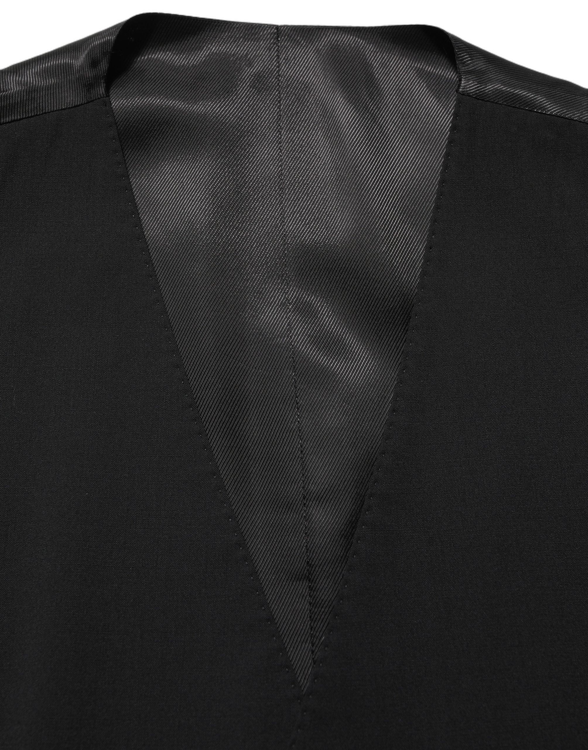 Gilet en laine noir Dolce & Gabbana à un seul boutonnage, style chic et élégant, porté sur un mannequin.