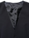 Gilet en laine noir Dolce & Gabbana à un boutonnage simple, élégant et ajusté, porté sur un fond neutre.
