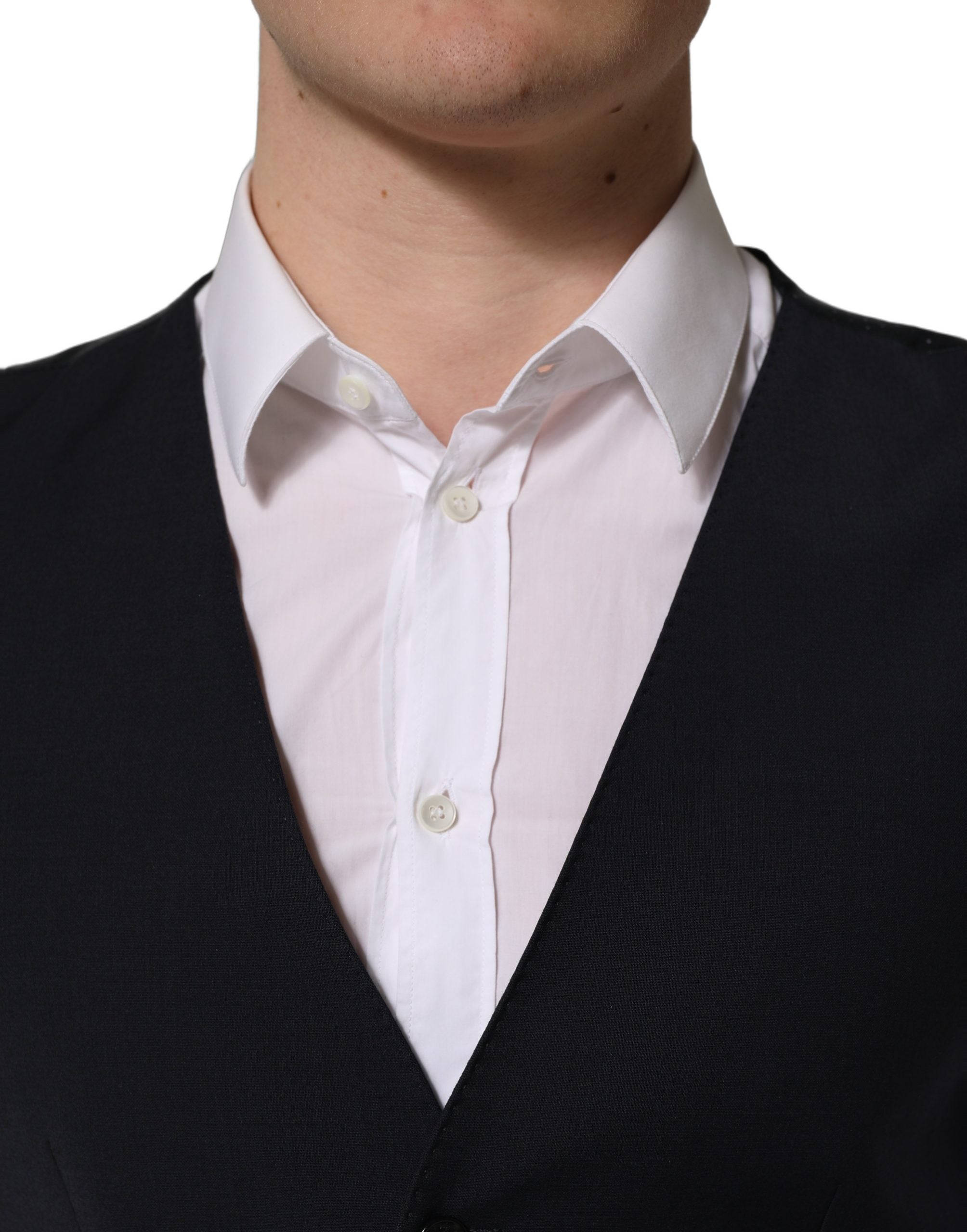 Gilet en laine noir Dolce & Gabbana à simple boutonnage, élégant et ajusté, porté sur un fond neutre.