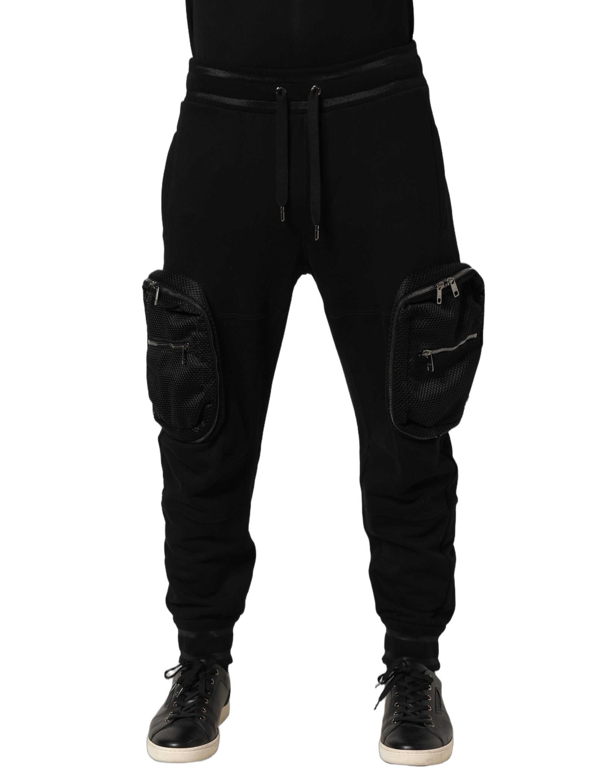 Pantalon cargo jogger noir Dolce & Gabbana à taille moyenne, tissu sweat confortable et design décontracté.