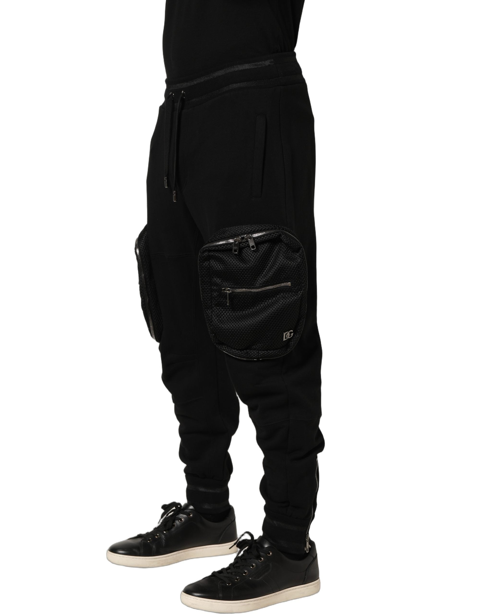 Pantalon cargo jogger Dolce & Gabbana noir à taille moyenne, style décontracté avec poches sur les côtés et ceinture élastique.