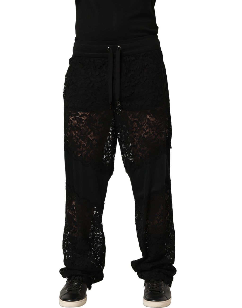 Pantalon jogger homme Dolce & Gabbana en dentelle noire, taille mi-hauteur, style élégant et décontracté.