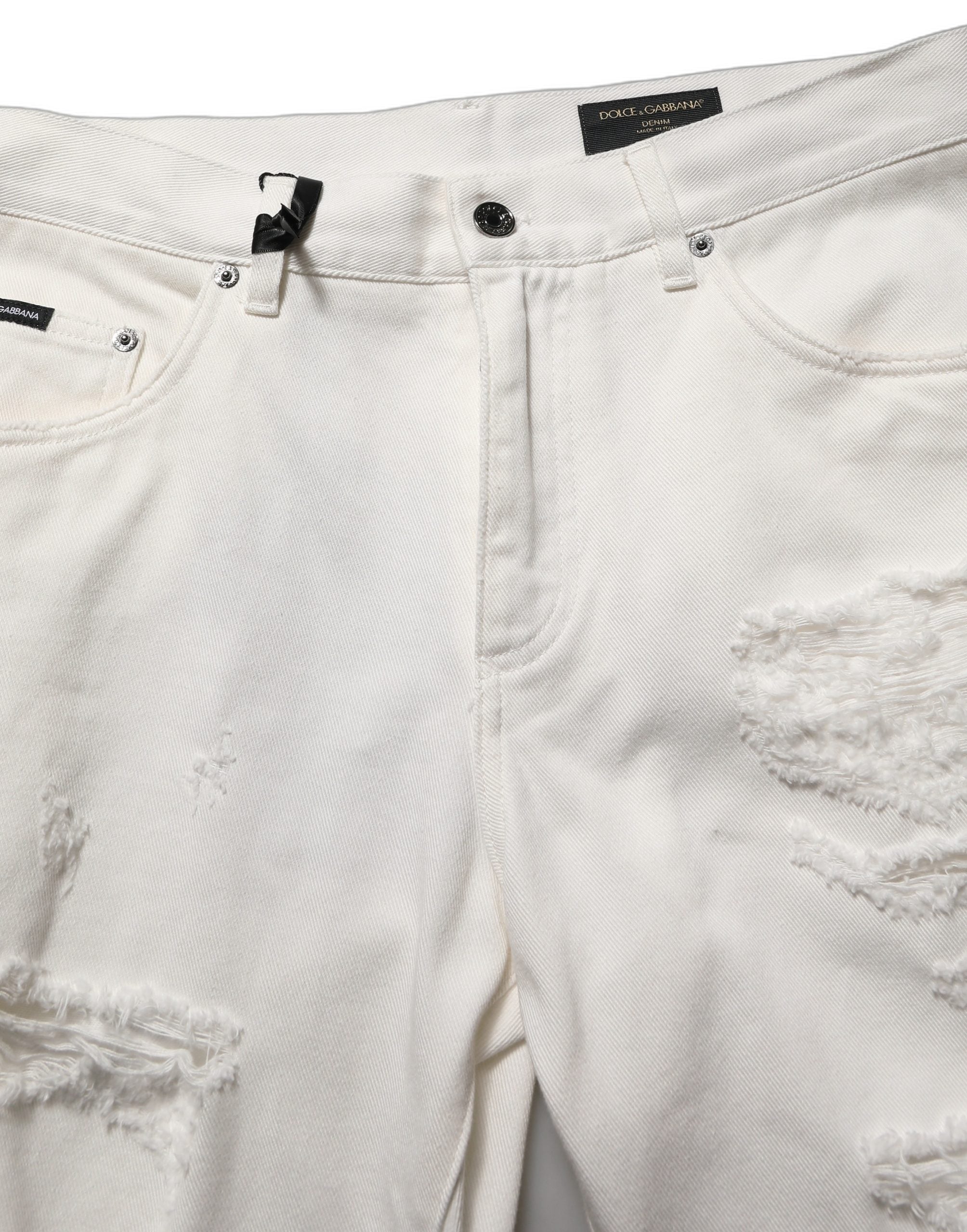 Jeans droits en denim blanc Dolce & Gabbana en coton avec déchirures, style décontracté et tendance.