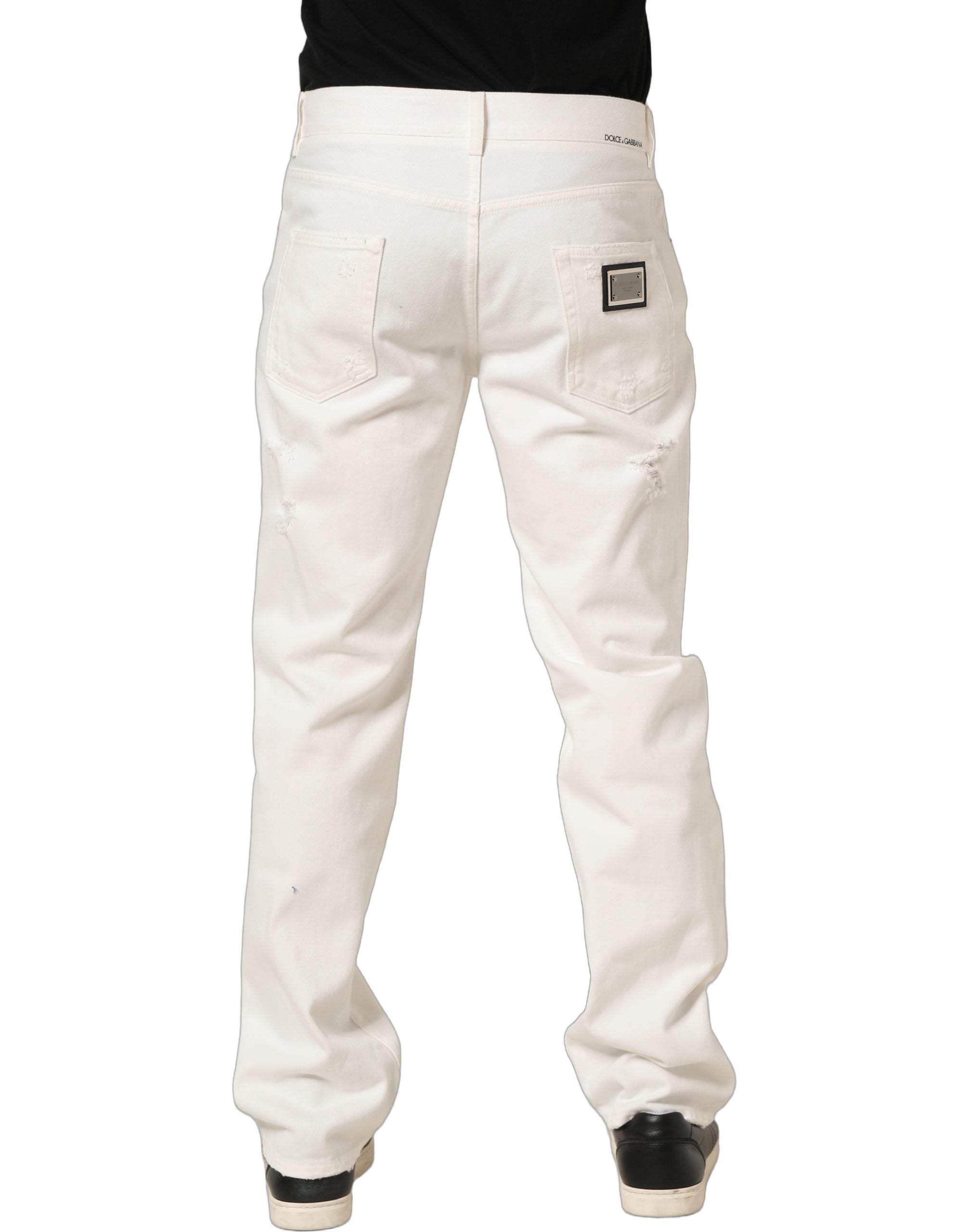 Jeans en denim blanc Dolce & Gabbana, coupe droite décontractée avec effet vieilli, en coton, visible sur l'image.
