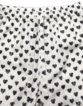 Pantalon homme blanc Dolce & Gabbana avec motif graphique de cœur, style élégant et moderne.