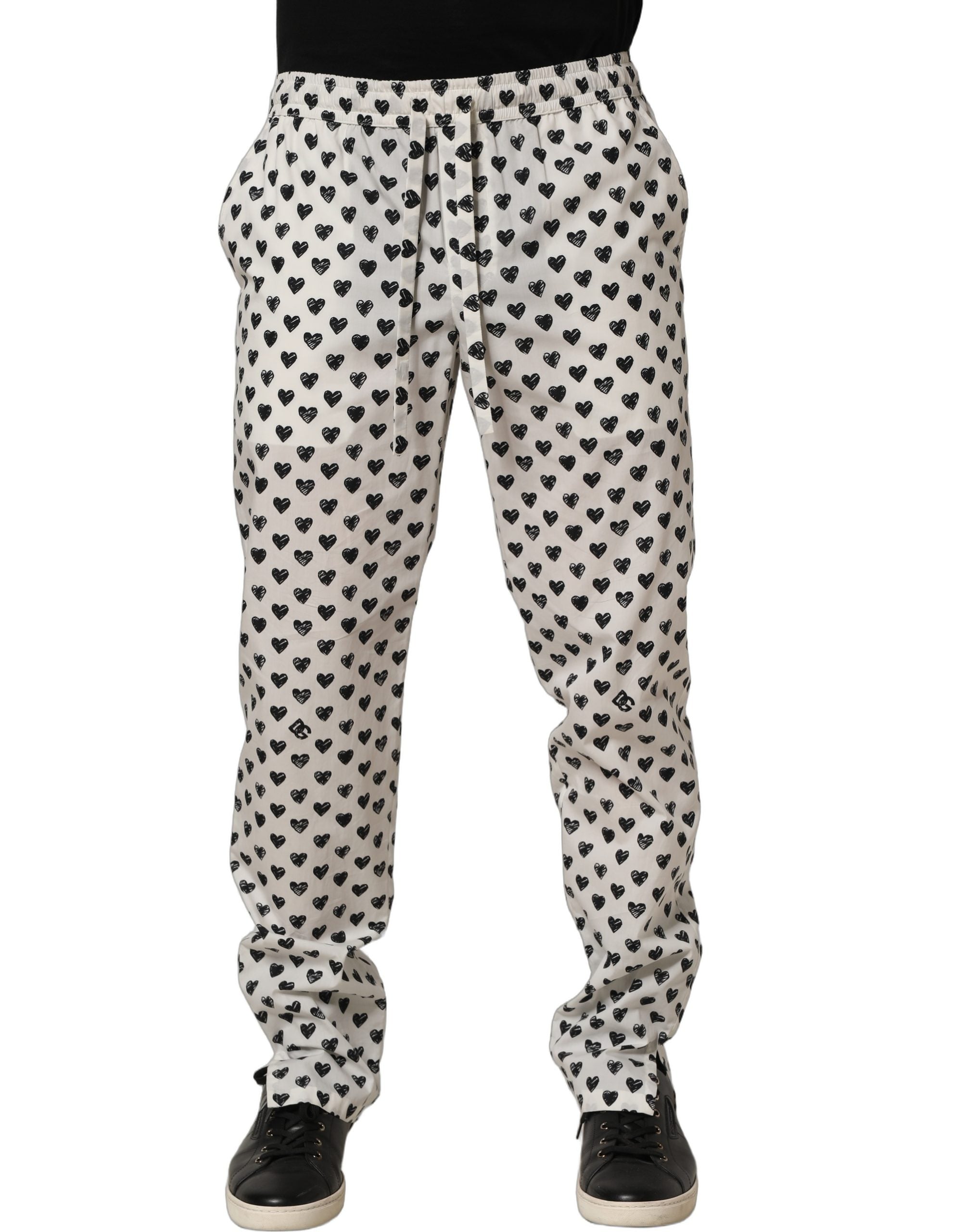 Pantalon homme Dolce & Gabbana blanc avec motif graphique de cœur, style élégant et tendance.