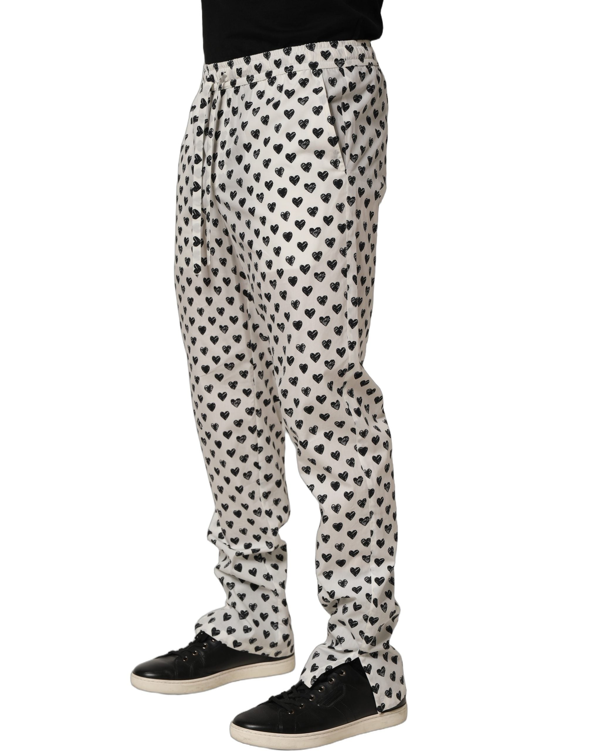 Pantalons hommes Dolce & Gabbana blancs avec motif graphique en cœur, style décontracté et tendance, en tissu léger.