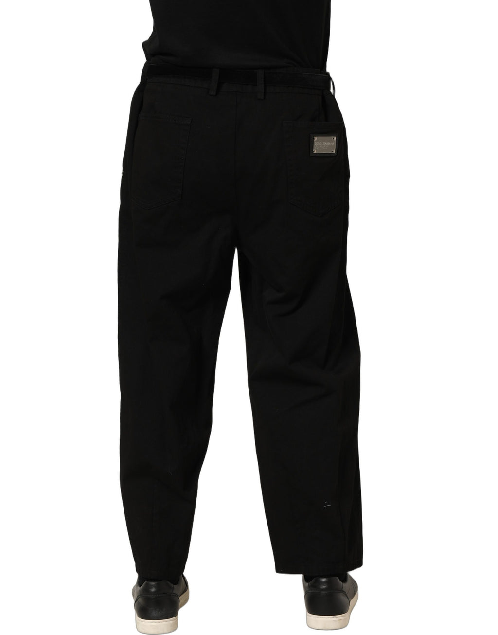 Pantalon homme Dolce & Gabbana noir, taille mi-haute, coupe droite, pantalon chic en tissu élégant, visible sur l’image.