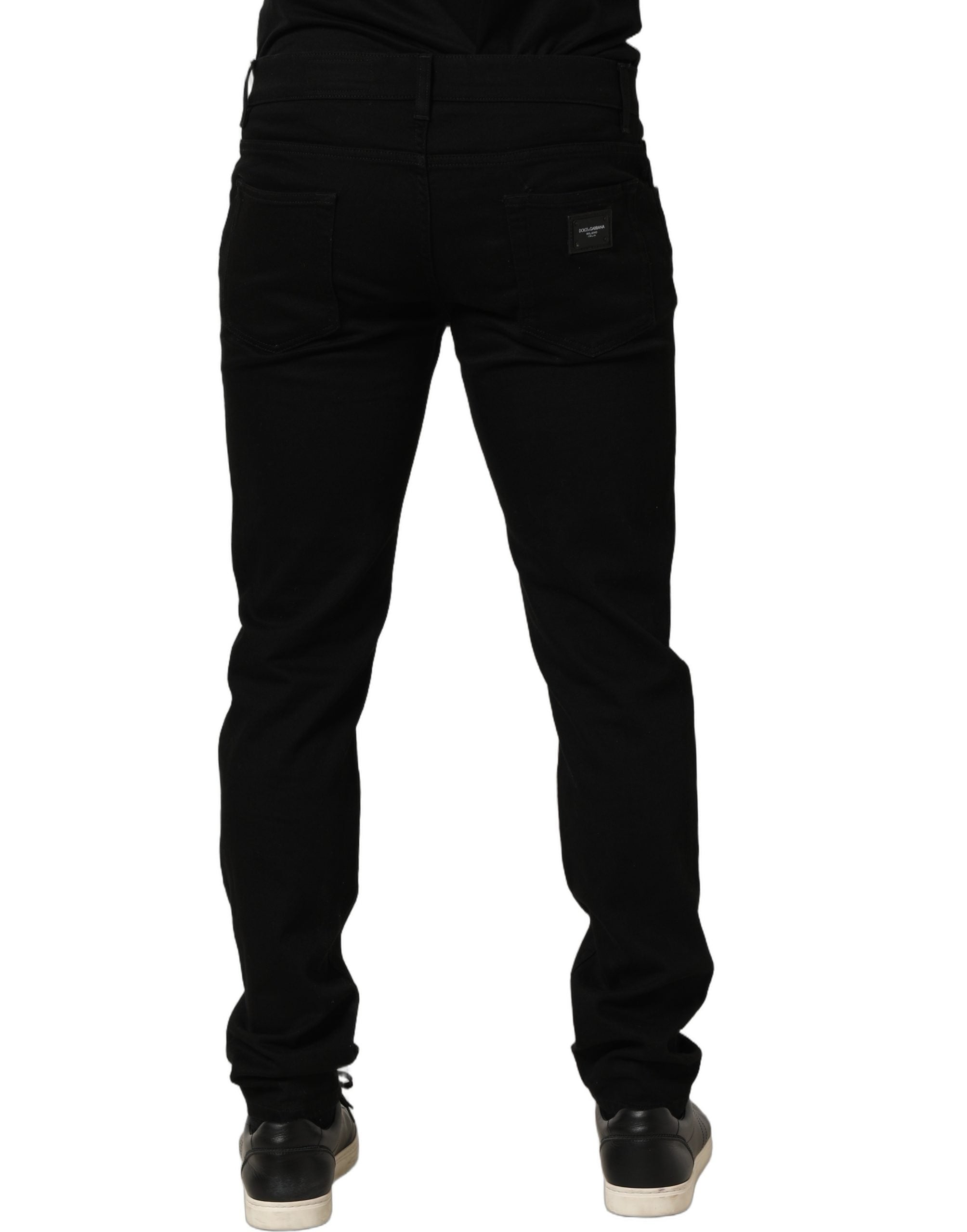 Jeans slim en coton stretch noir Dolce & Gabbana pour homme, coupe skinny, détail de couture visible.